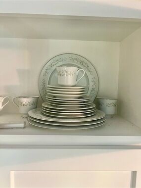 Complete 8 piece Diamond Craft china set. Never used.